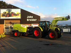 Claas-Arion-640-met-voorlader-en-Claas-Uniwrap-455-pers-002---John-Breider-Mechanisatie